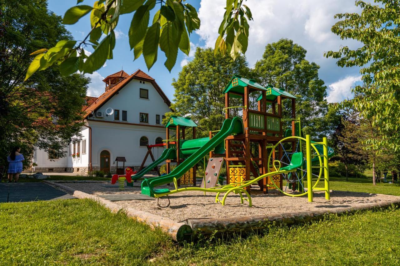 Готель Conacul Secuiesc-Szekelyko Kuria Coltesti Екстер'єр фото